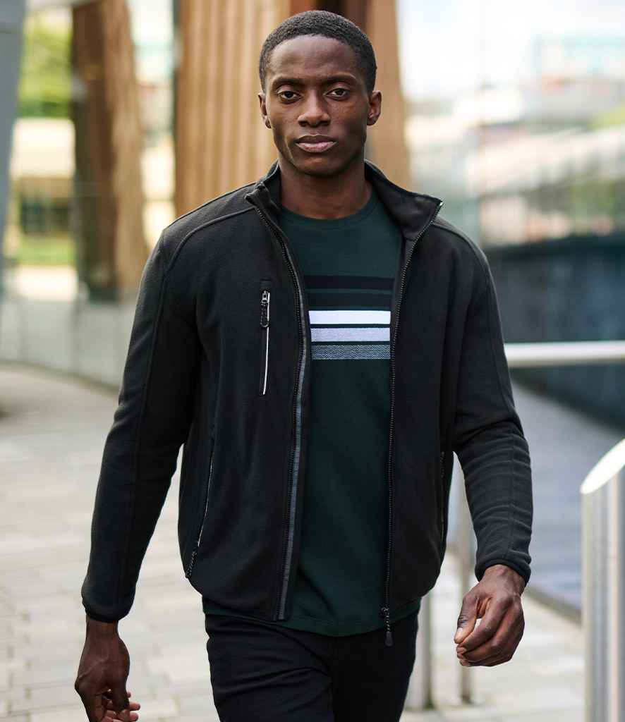 RG19520BK BK20MODEL20120HERO.jpg RG19520BK BK20MODEL20120HERO.jpg